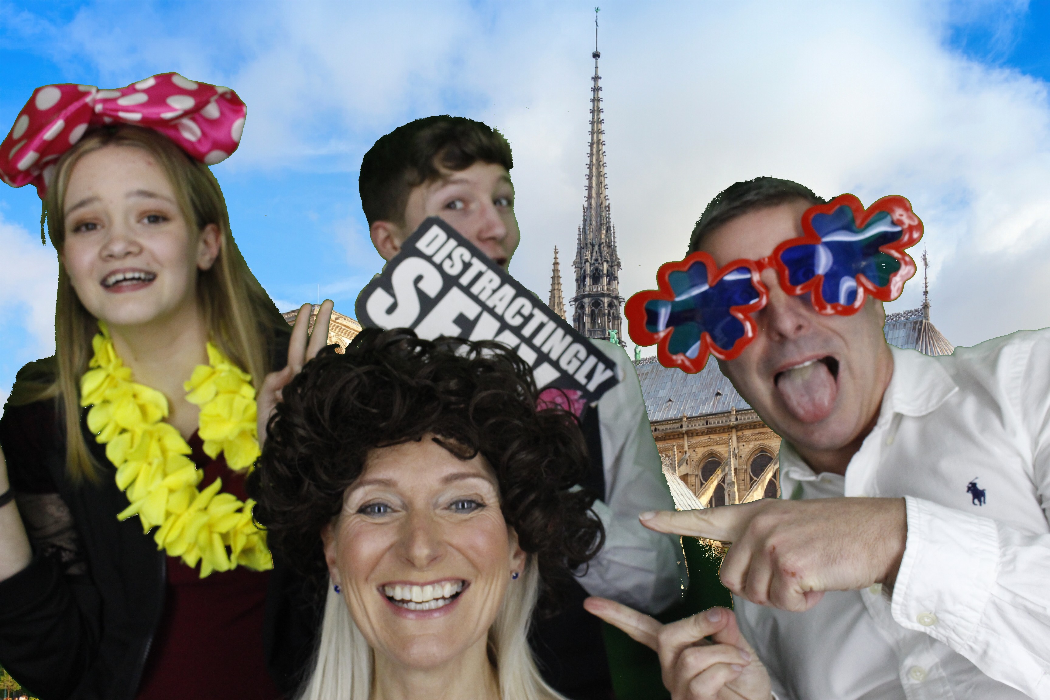 Mr & Mrs Mills | View more photos from the event at gallery.myphotoboothexperience.co.uk/u/MyPhotoBoothExperienceLtd/Mr-Mrs-Mills
